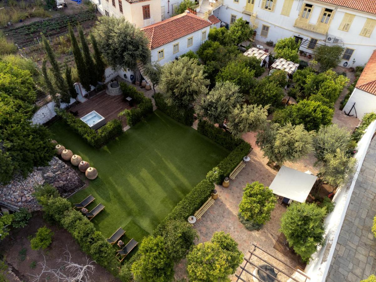 Rafalias Mansion Hydra  Exterior photo