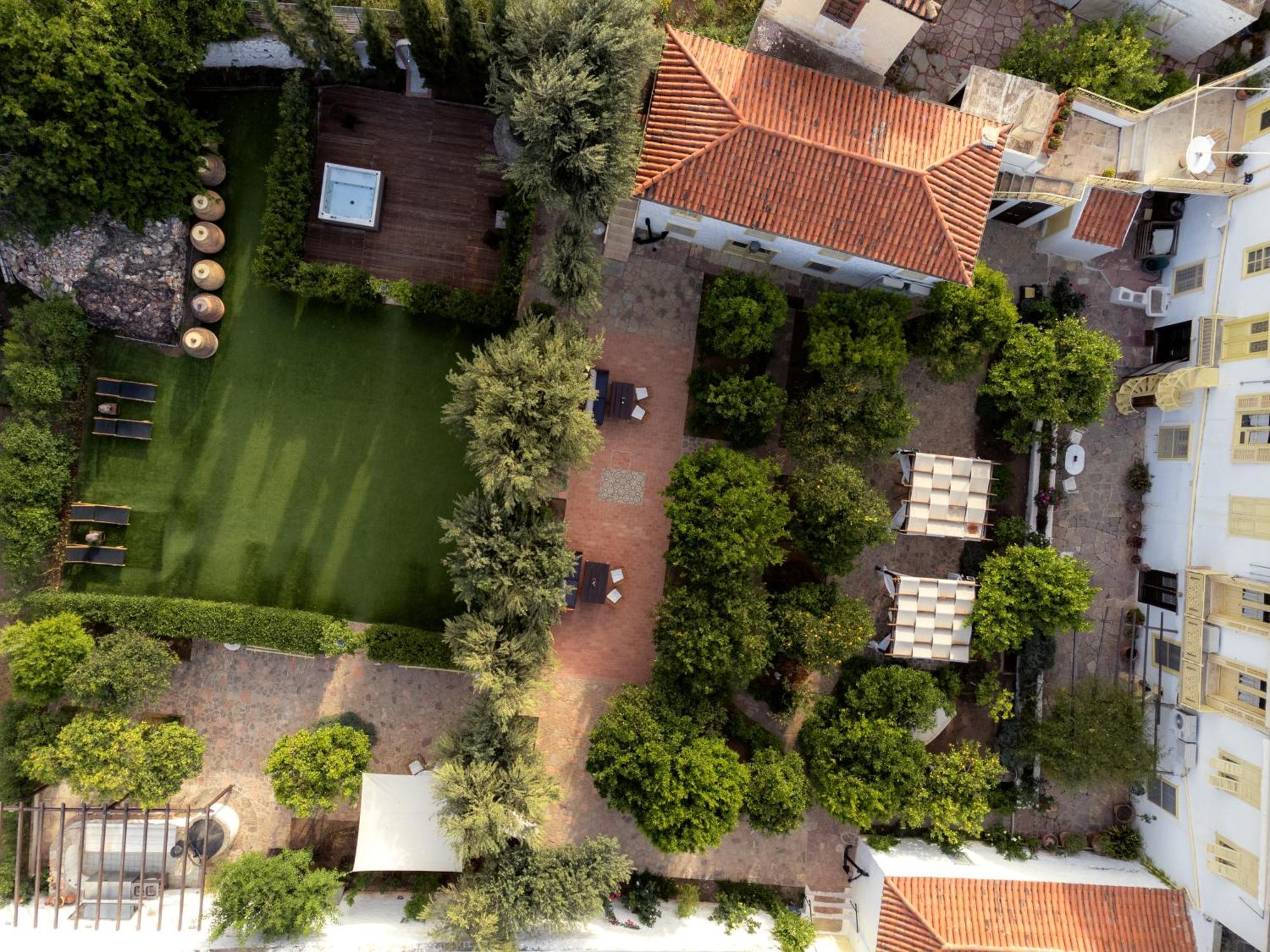 Rafalias Mansion Hydra  Exterior photo